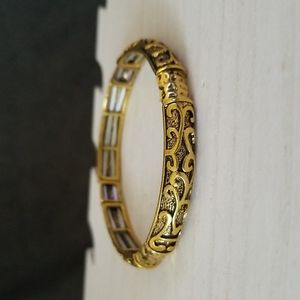 Patterned Gold Tone Elastic Bracelet